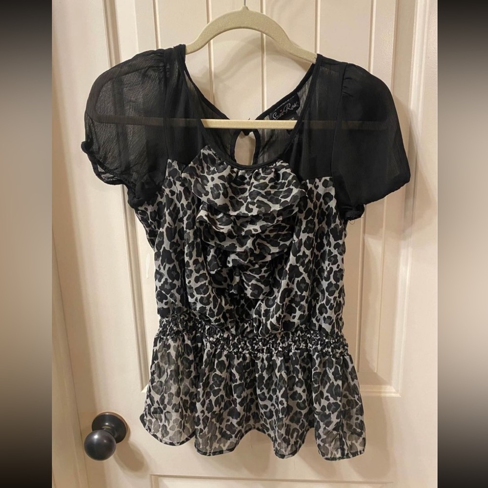 Womens Medium Black Gray Animal Print Blouse Lightweight Business Casual Top